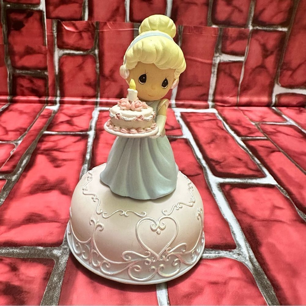 Precious Moments Disney CINDERELLA Music Box